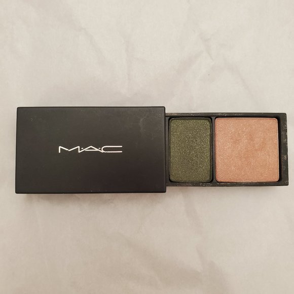 MAC Eye Shadow Suite x2 Counterparts - Picture 1 of 4